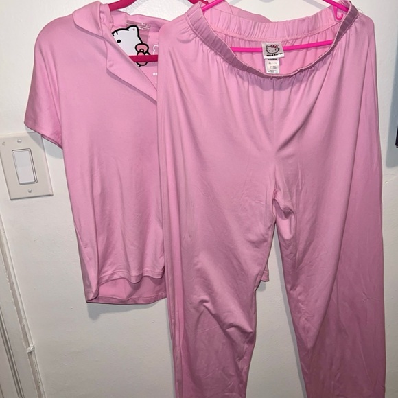 ‼️SOLD‼️NWT Women’s Hello Kitty 2- Piece Pajama set Size S - Picture 11 of 11